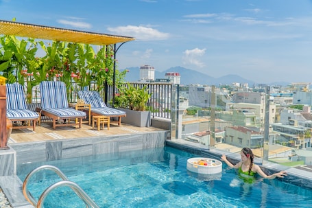 Outdoor pool. Seahorse Signature Danang Hotel Haviland
