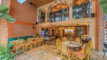 Daily buffet breakfast (VND 110000 per person)