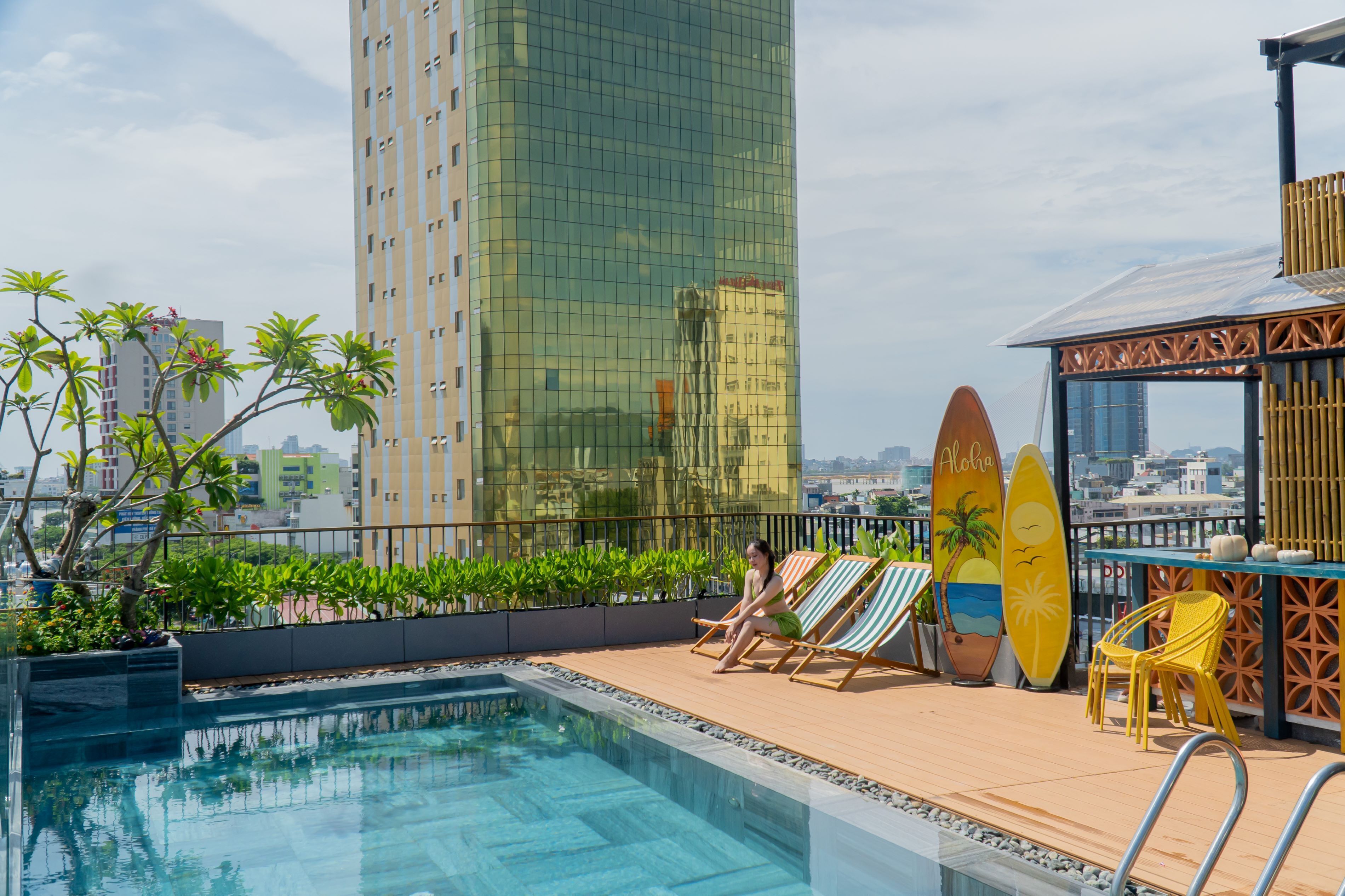 Kolam renang rooftop