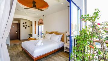 Superior Studio | Premium bedding, individually decorated, individually furnished
