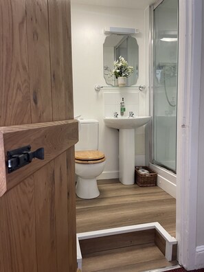 Double Room, Ensuite | Bathroom