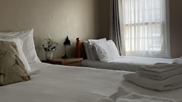 Suite, Ensuite (Family Room sleeps 3) | 1 bedroom, iron/ironing board, free WiFi