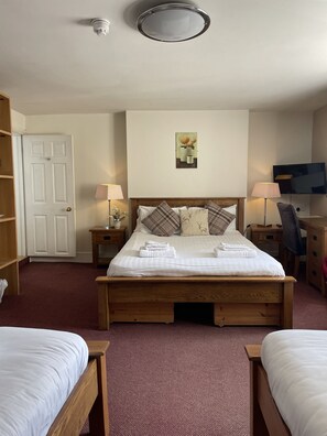 Suite, Ensuite (Family Room sleeps 4) | Iron/ironing board, free WiFi