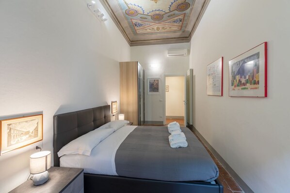 2 多间卧室、熨斗/熨衣板、WiFi、床单