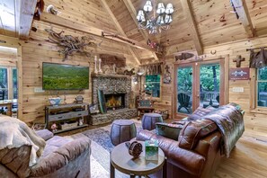 Smart TV, fireplace, stereo, offices - Wolf Creek Haven - Rustic Outdoor Kitchen, Swinging Porch Bed on Rushing Creek (Mineral Bluff)