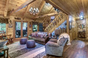 Smart TV, fireplace, stereo, offices - Wolf Creek Haven - Rustic Outdoor Kitchen, Swinging Porch Bed on Rushing Creek (Mineral Bluff)