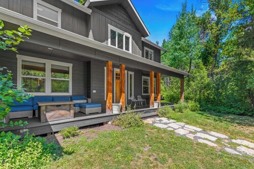 Penelope's Place - 4Bdrm - Wifi - Fireplace - Trailer Parking - Garage - Family