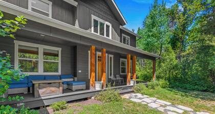 Penelope's Place - 4Bdrm - Wifi - Fireplace - Trailer Parking - Garage - Family