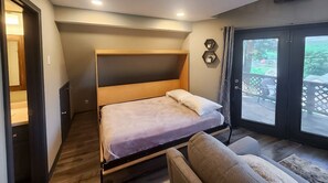 1 bedroom, desk, free WiFi, bed sheets