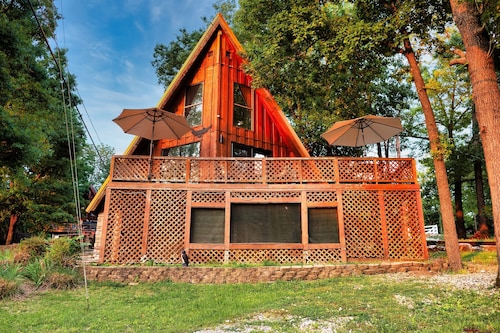 Updated A-Frame Cabin: Valley & Lake Kiwanie Views