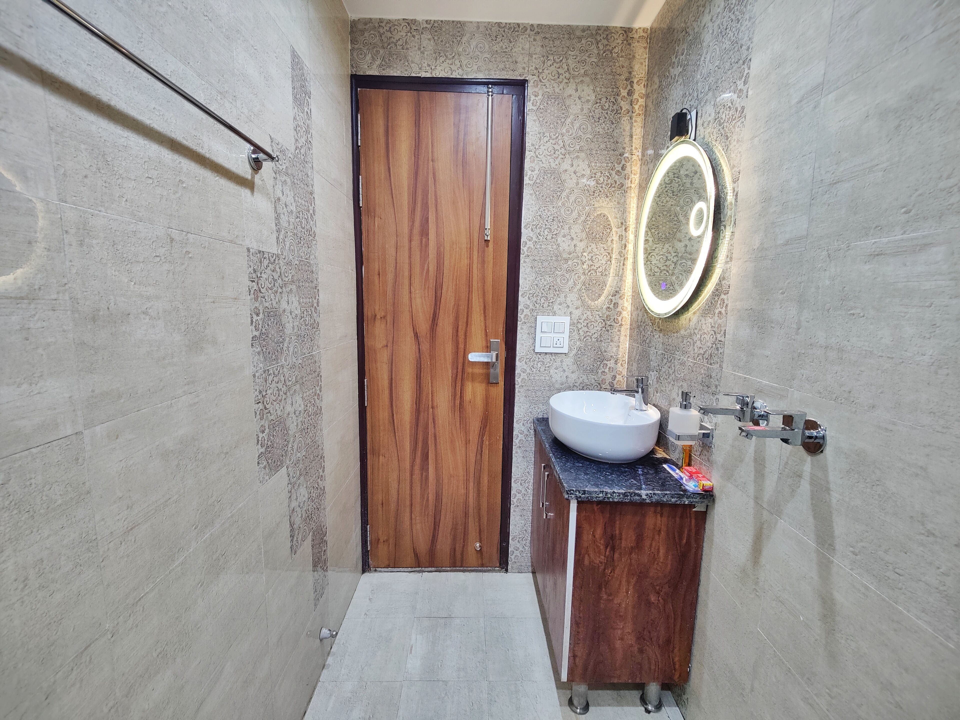 Quarto luxo | Banheiro | Produtos de toalete grátis 