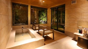 Deluxe Twin Room | Bathroom