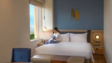 Premium bedding, in-room safe, desk, laptop workspace