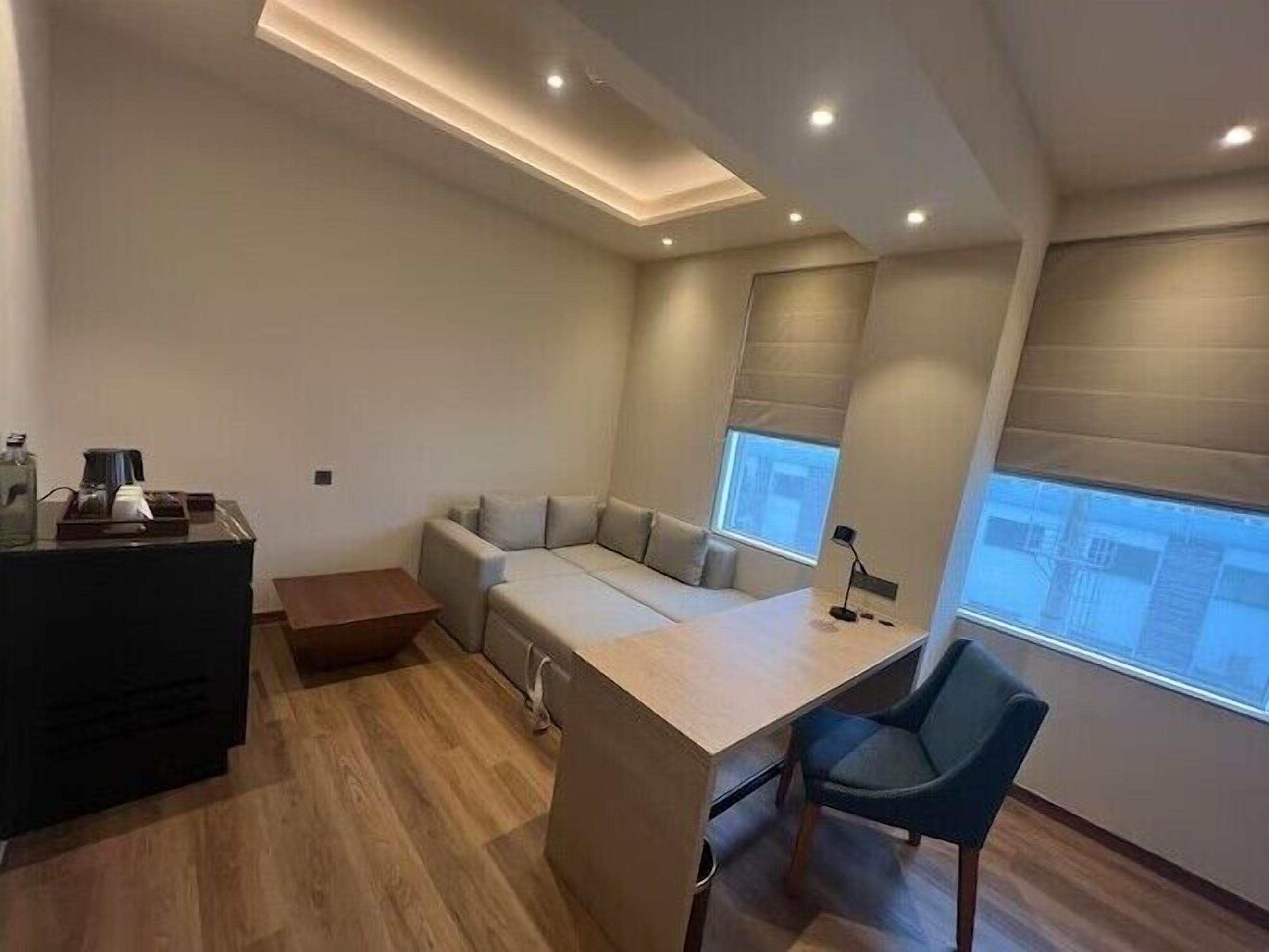 elite family room | city view