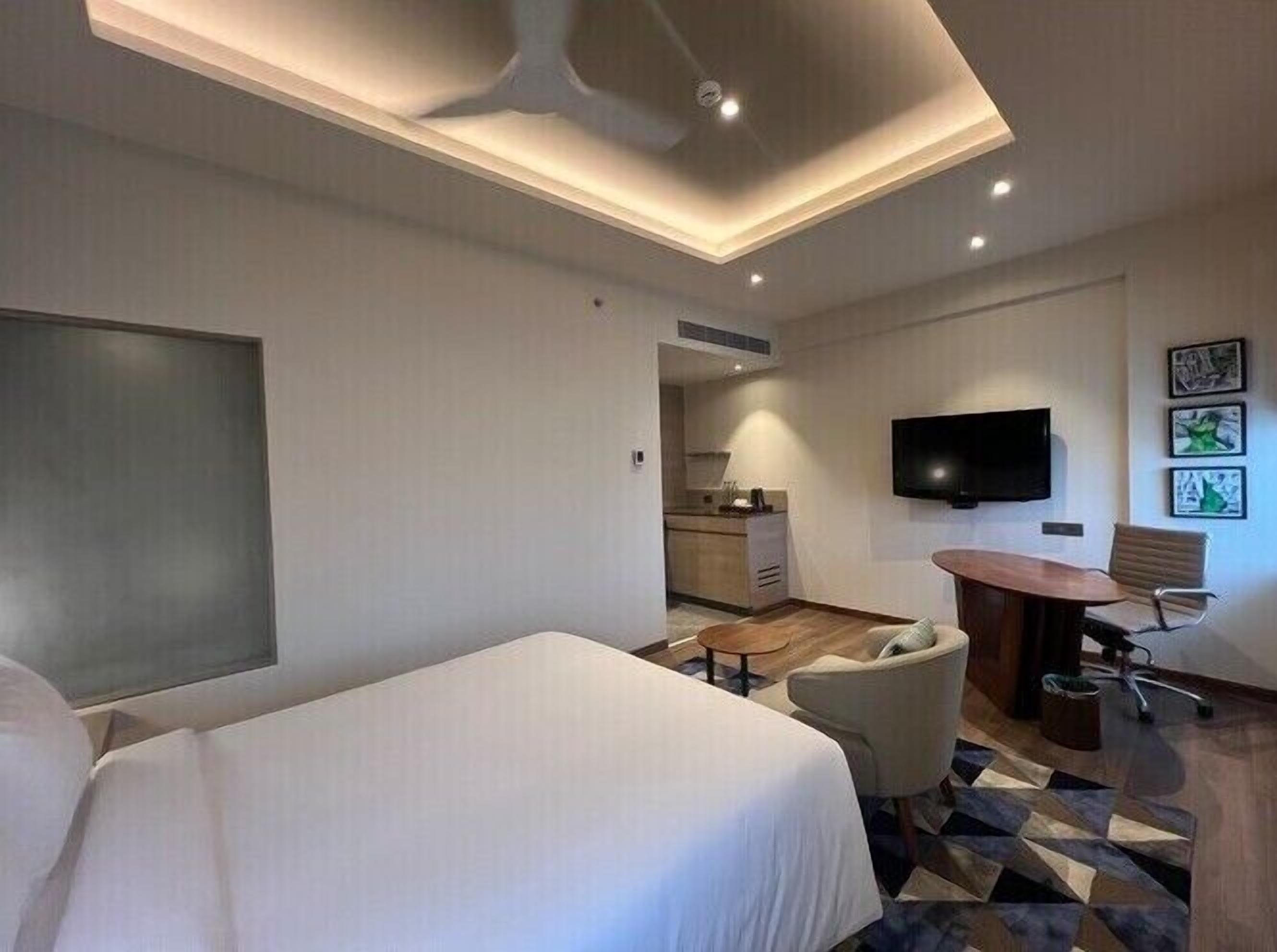 1 bedroom, premium bedding, in-room safe, desk