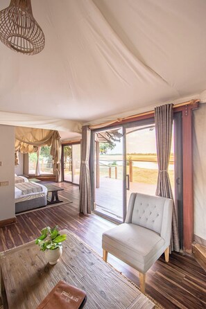 Egyptian cotton sheets, premium bedding, down comforters, desk - Mopani Safari Lodge (South Luangwa National Park)