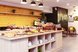Desayuno buffet todos los días (con cargo)