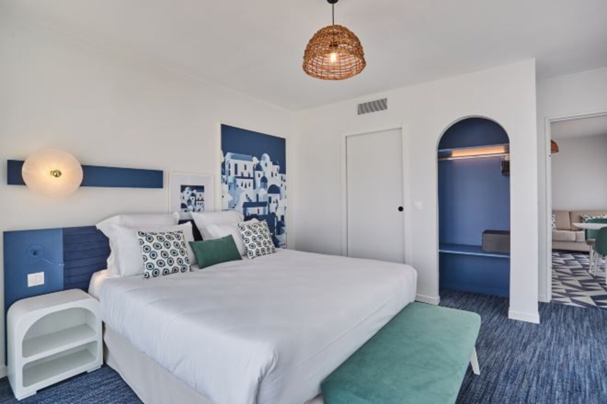 In-room safe, free WiFi, bed sheets