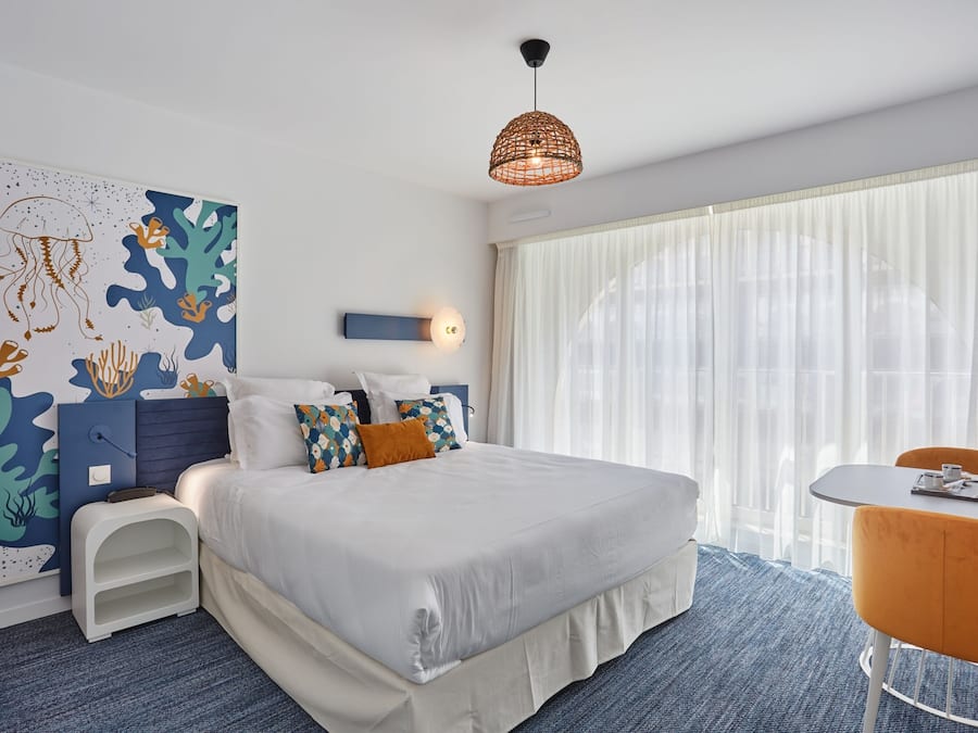 In-room safe, free WiFi, bed sheets