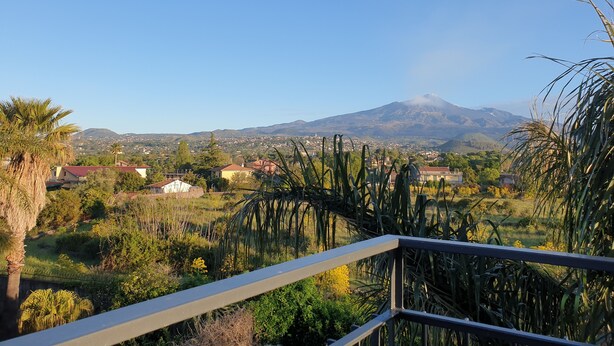 A balcony with a view of a mountain and surrounding greenery. - ETNA VIEW-CATANIA-VALVERDE (Maugeri)