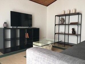 Interior - ETNA VIEW-CATANIA-VALVERDE (Maugeri)