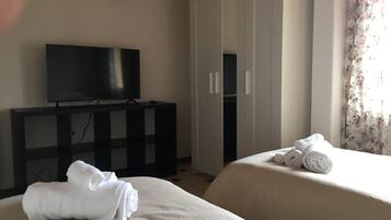 3 bedrooms, iron/ironing board, free WiFi, bed sheets