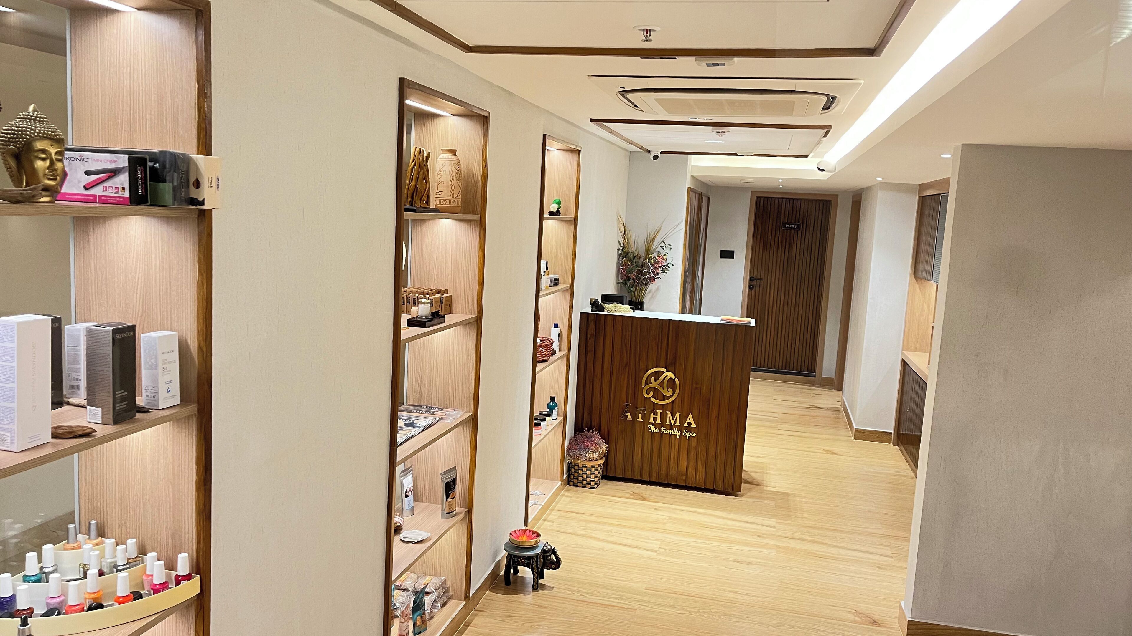 Couples treatment room(s), sauna, body treatments, aromatherapy, facials