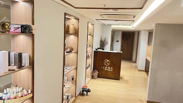 Couples treatment room(s), sauna, body treatments, aromatherapy, facials
