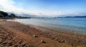 Una playa cerca