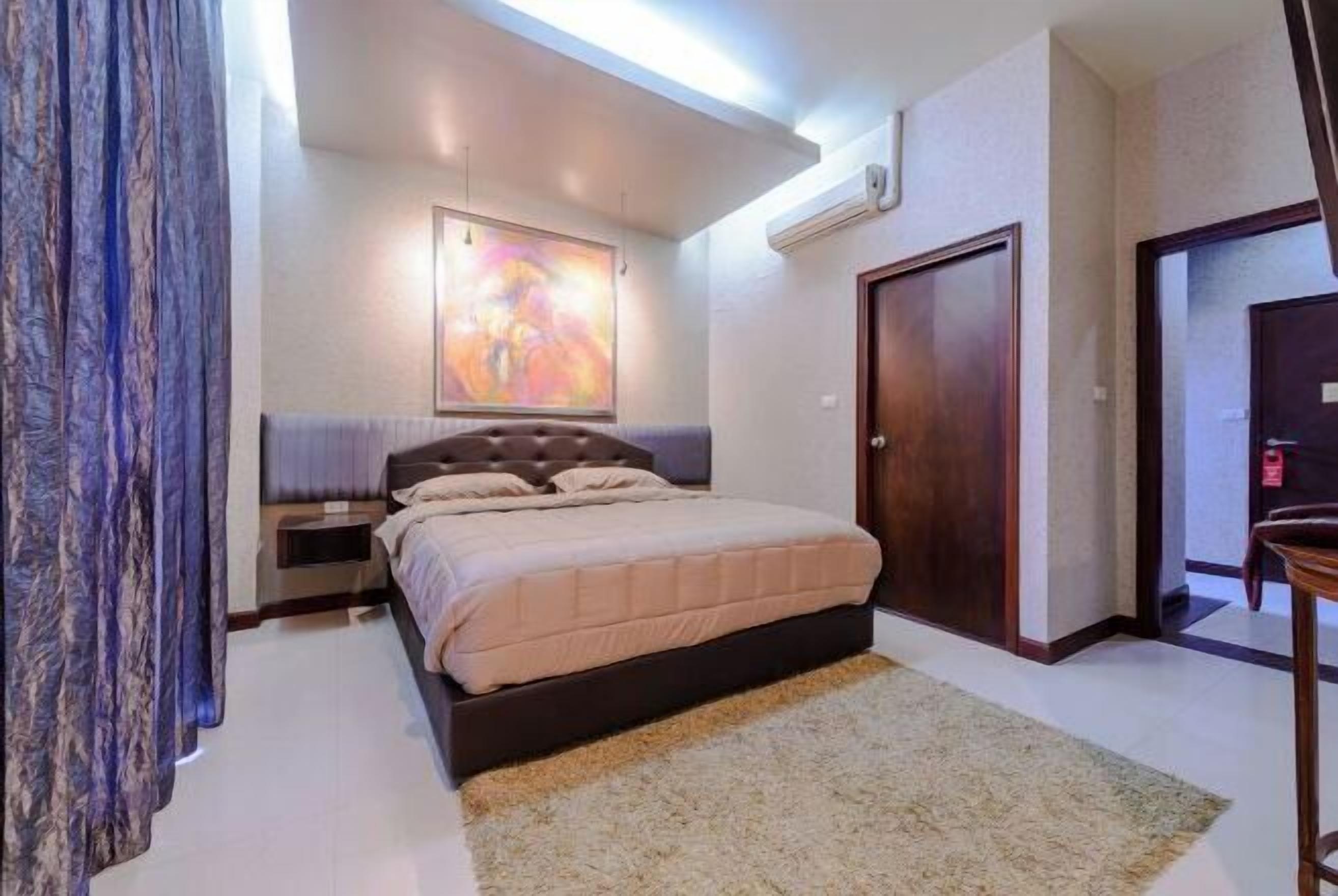 高档床上用品、羽绒被、Select Comfort 床、迷你吧