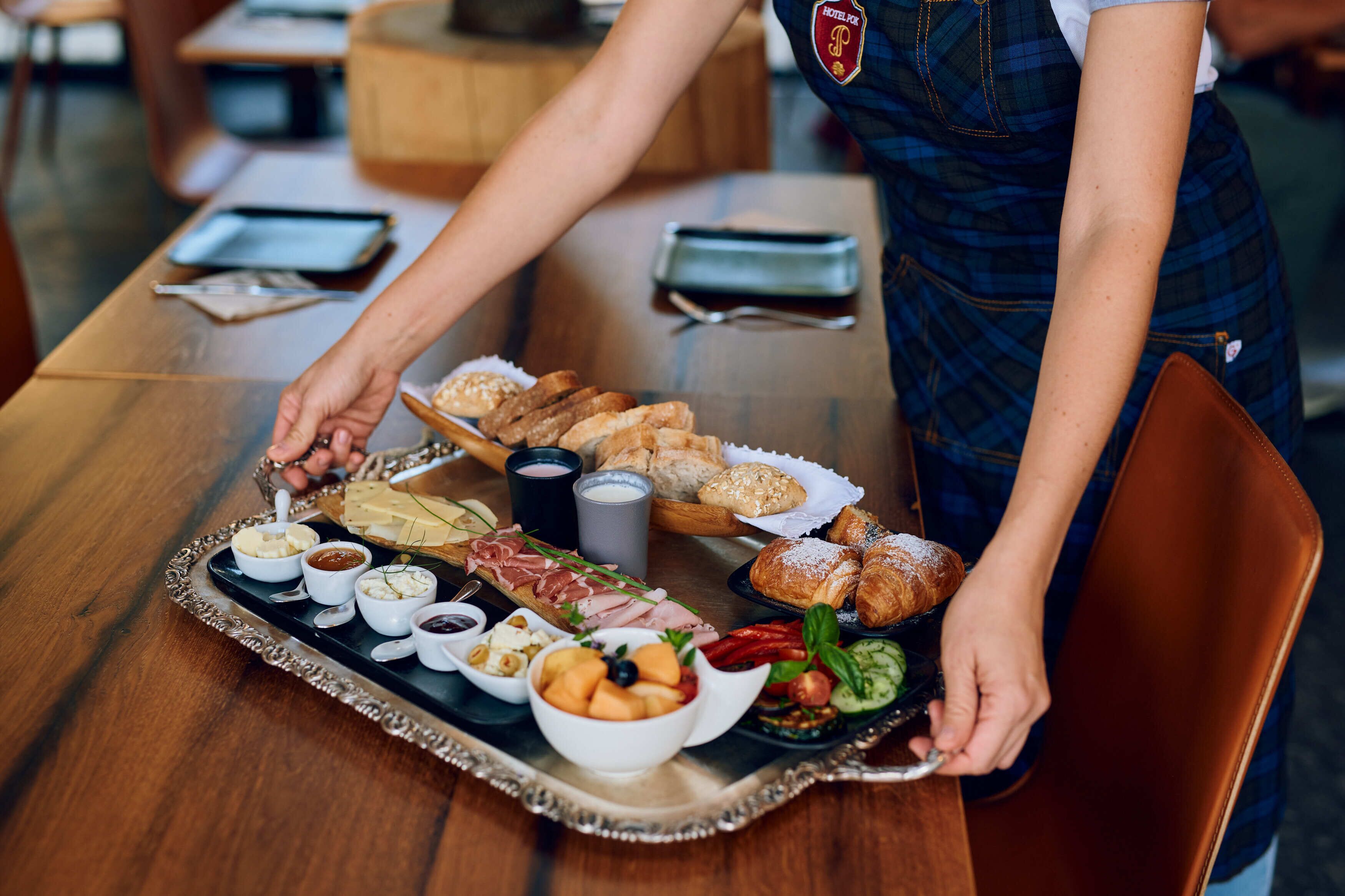 Daily full breakfast (EUR 15 per person)