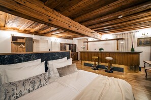 Family Suite | Premium bedding, pillowtop beds, laptop workspace, free WiFi