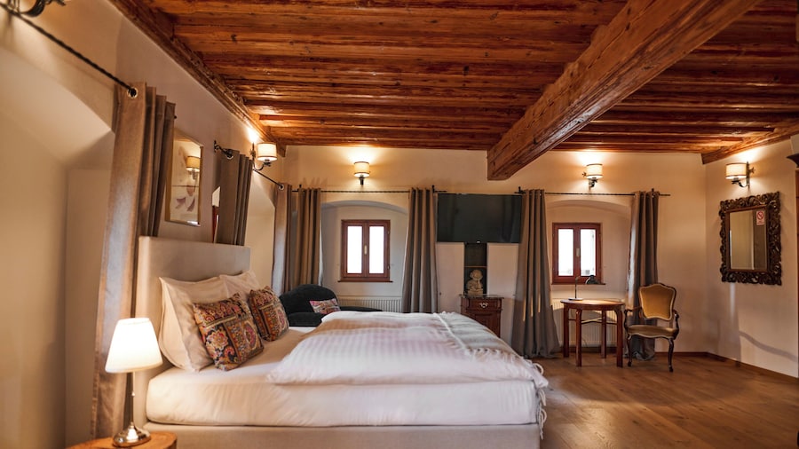 Hotel Pok Garni