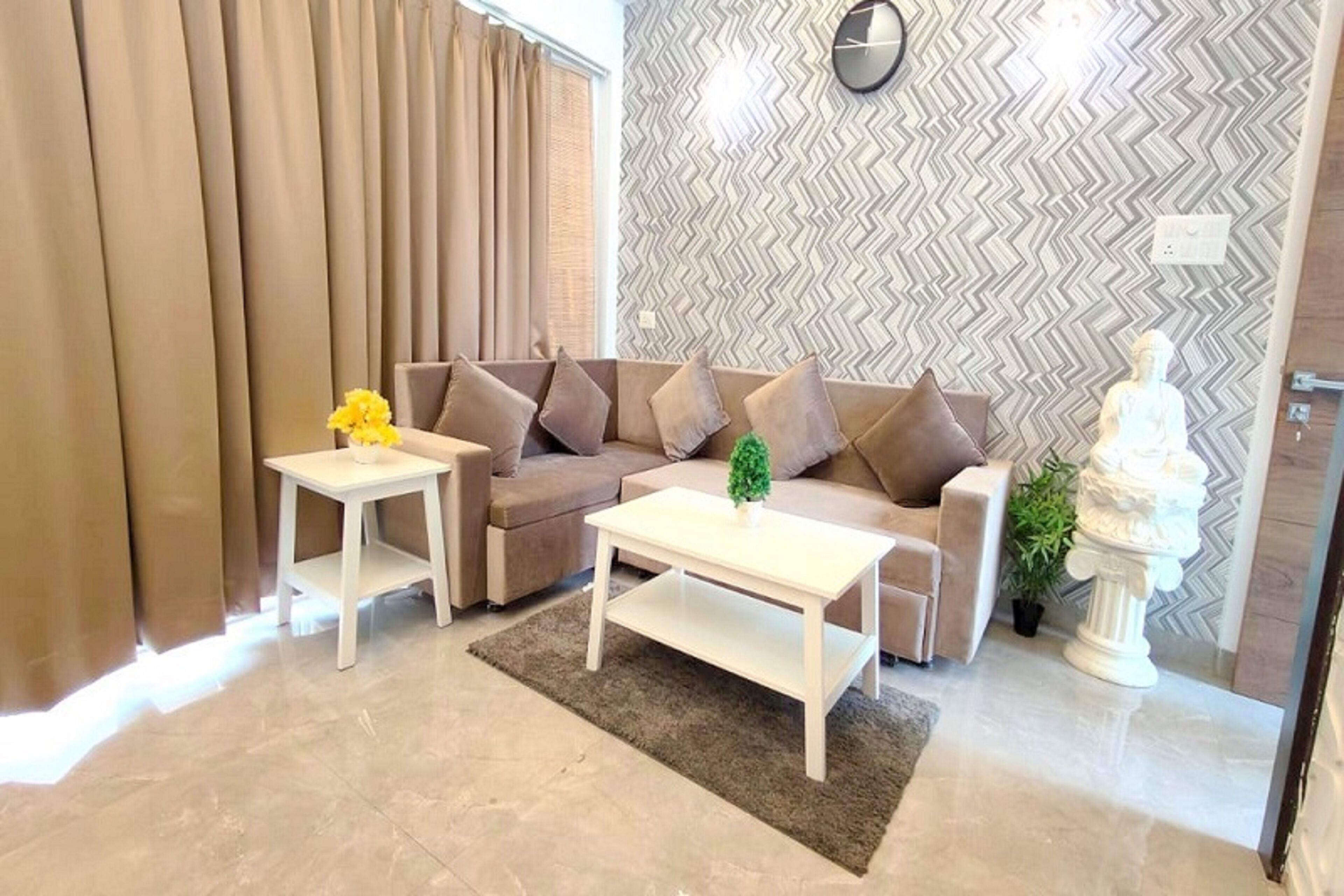 Kamar Deluks | Area keluarga | Televisi LED 32-inci dengan saluran TV kabel dan TV