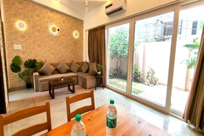 Quarto luxo | Área de estar | TV LED 32 polegadas com canais a cabo, TV