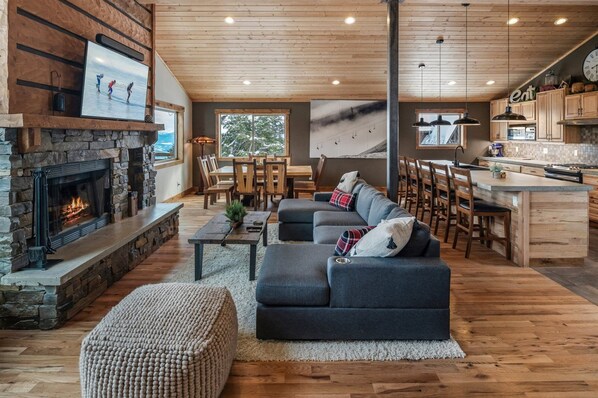 Smart TV, fireplace, offices