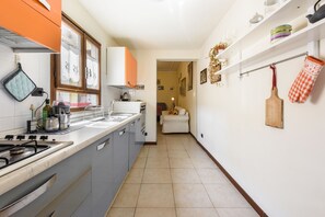 Classic-Apartment | Eigene Küche | Kühlschrank, Ofen, Herdplatte, Geschirrspüler