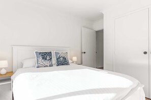 3 bedrooms, iron/ironing board, bed sheets
