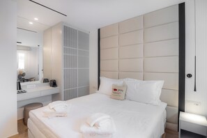 1 bedroom, Egyptian cotton sheets, premium bedding, down duvets