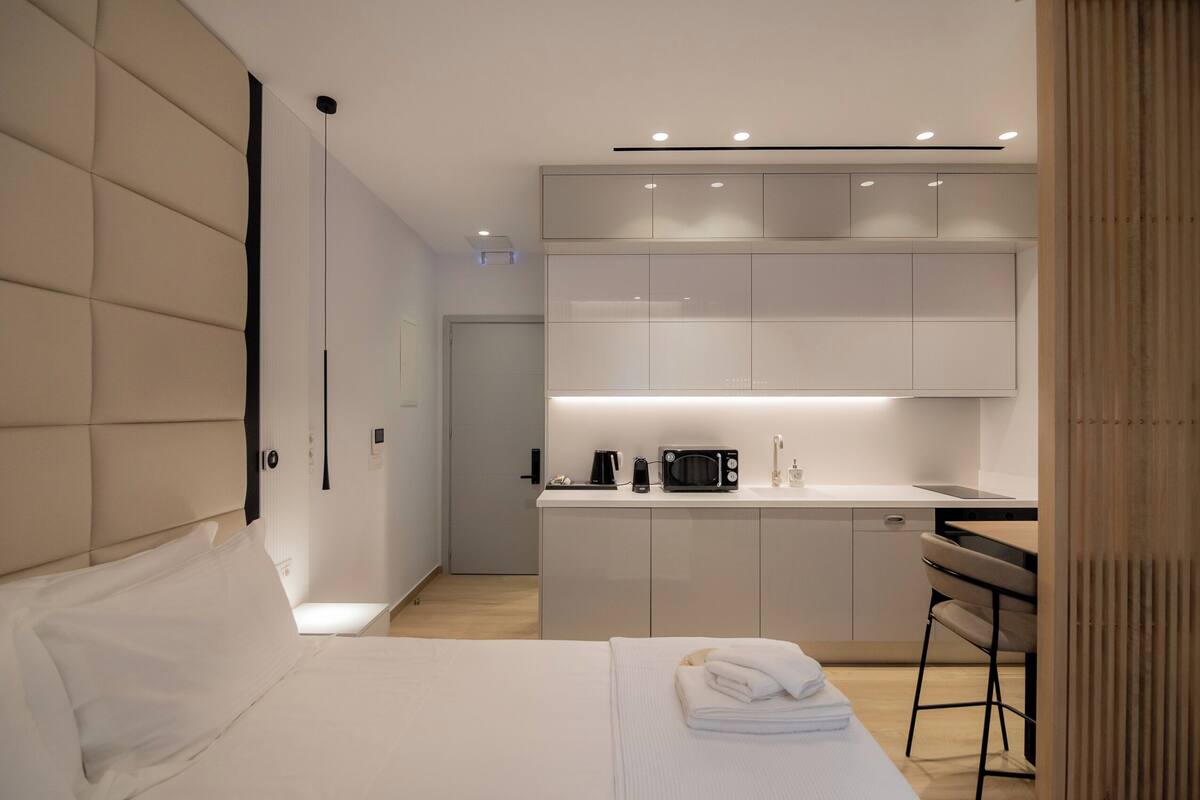 deluxe studio | private kitchen | mini-fridge, stovetop, espresso maker, electric kettle