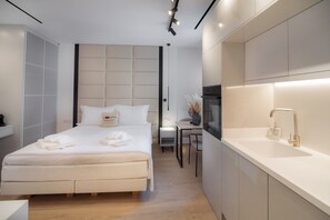 Deluxe Studio | Egyptian cotton sheets, premium bedding, down comforters, pillowtop beds - Contessa Bianca San Rocco Luxury Residences (Corfu)