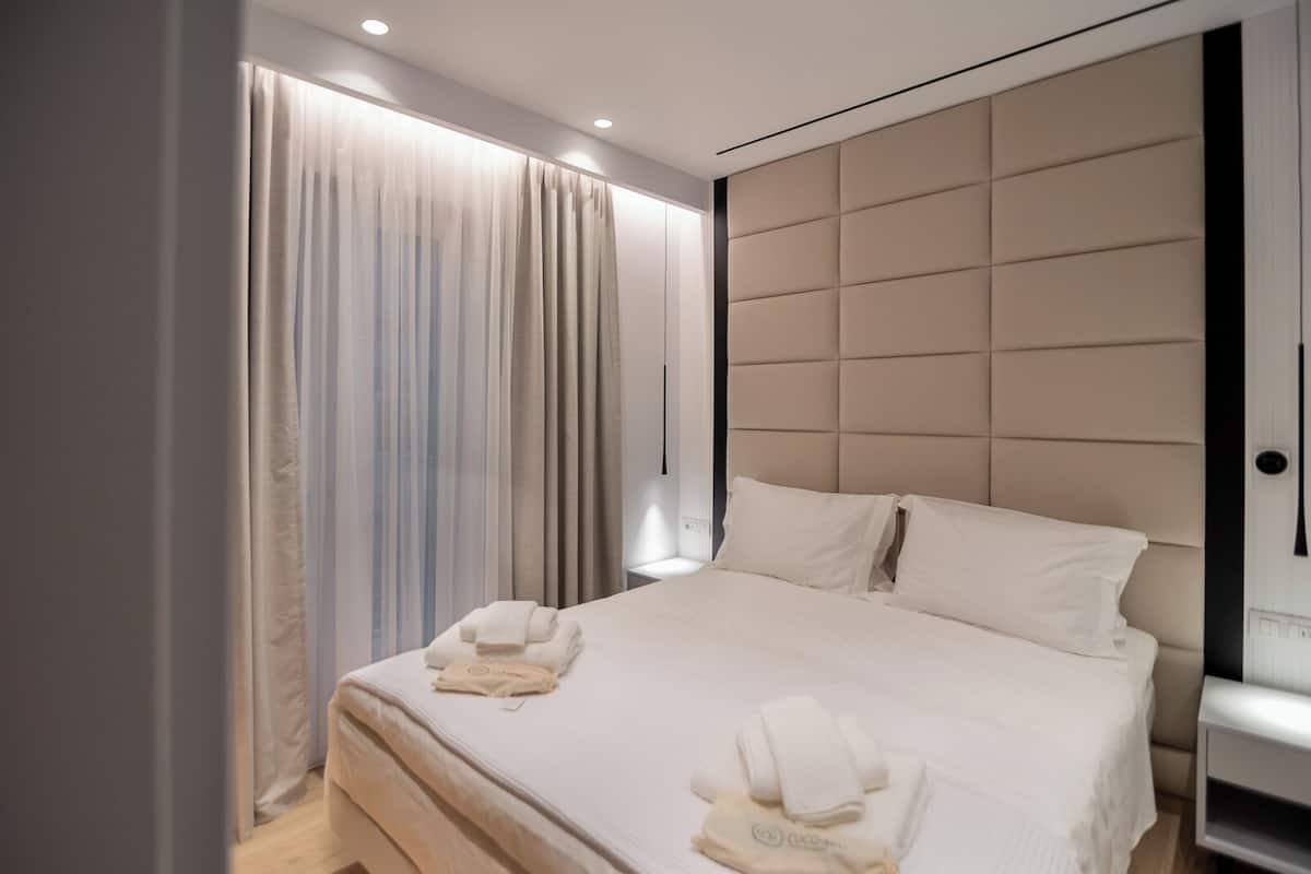 Deluxe Suite | 1 bedroom, Egyptian cotton sheets, premium bedding, down comforters