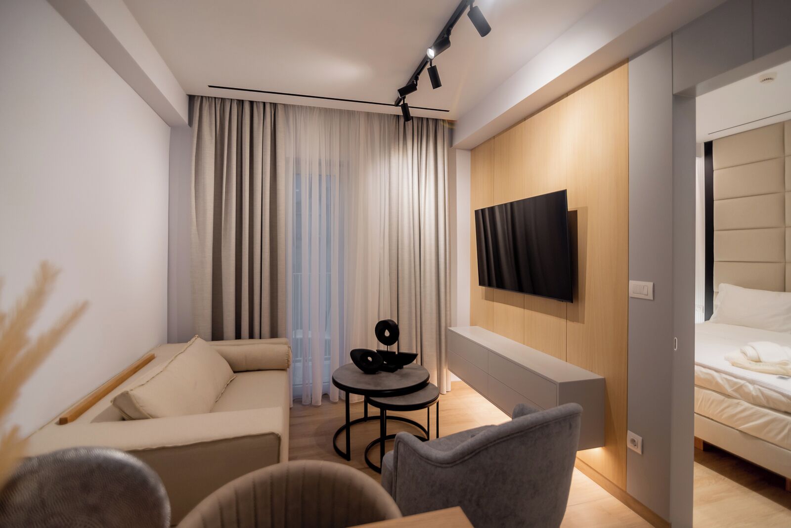 deluxe suite | living area | smart tv