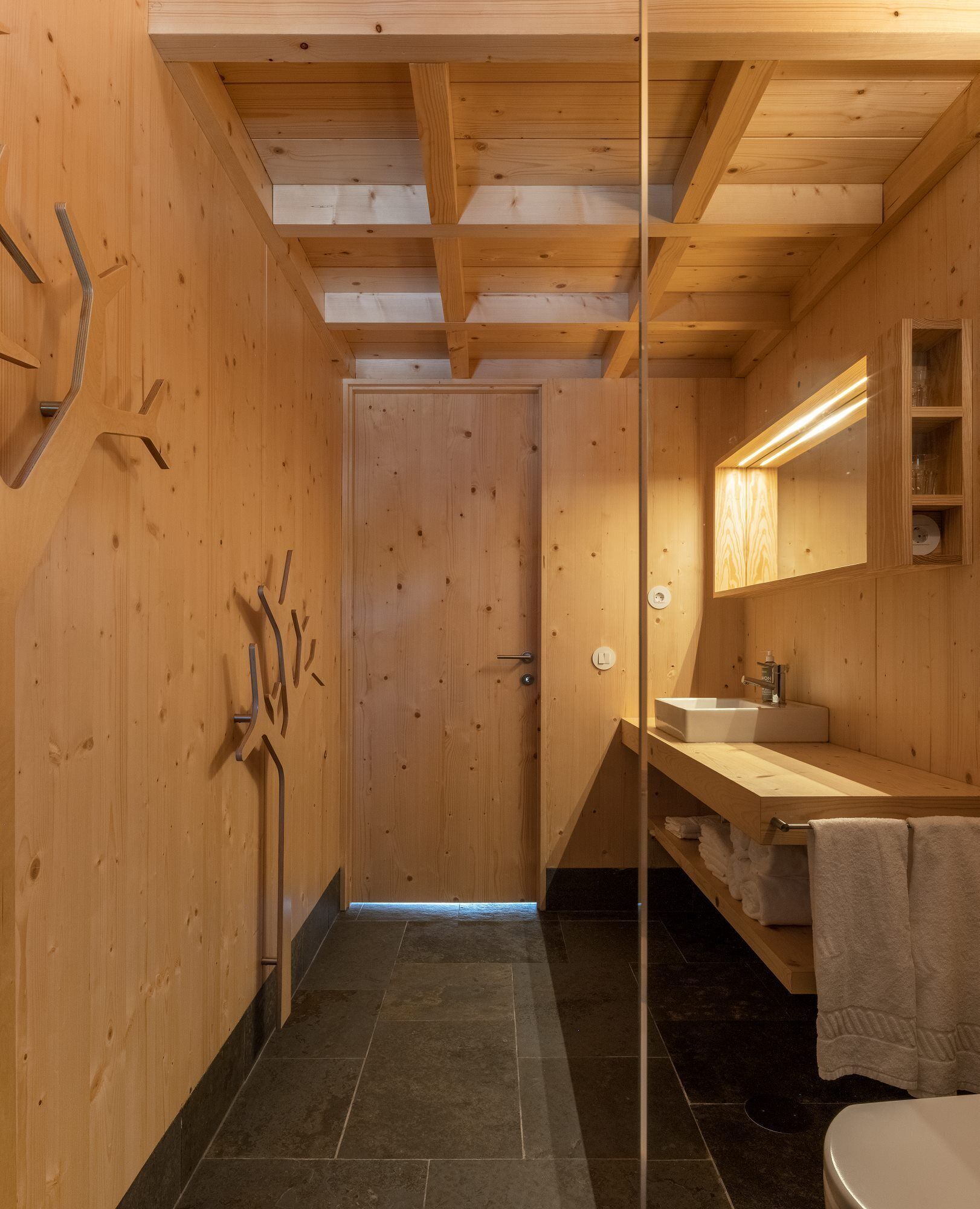 Deluxe Villa | Bathroom | Shower, hair dryer, towels, soap