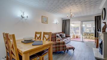 Smart TV, fireplace, offices