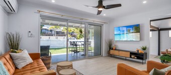 Spindrift - 1/10 Spectrum Street - Rainbow Beach. All beds made. Wifi. Pets welcome.