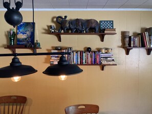 Interior - Country home 15 min to Bonnaroo farm & 10 min to the Caverns w Jacuzzi hot tub (Pelham)