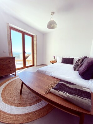 3 habitaciones, tabla de planchar con plancha y cuna de viaje 