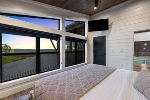 6 bedrooms, travel crib, free WiFi, bed sheets