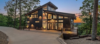 Luxury Mountaintop Cabin • Pool w/ Rock Waterfall • Epic Views